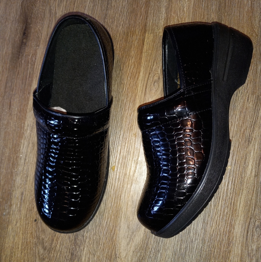 Women's Loafers - Picture 1 of 8